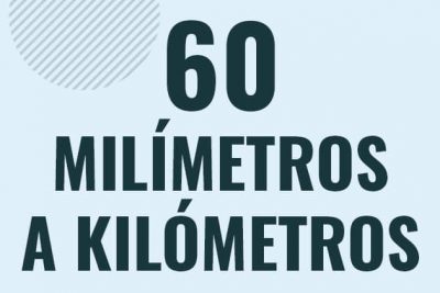Profesor en pizarra explicando cuanto es 60 milimetros en kilometros o como pasar de 60 mm a km