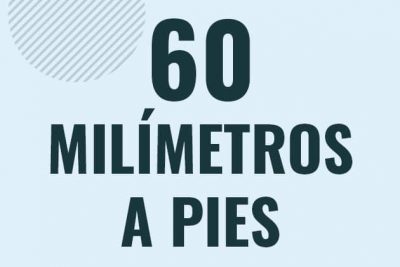 Profesor en pizarra explicando cuanto es 60 milimetros en pies o como pasar de 60 mm a ft