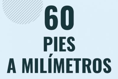 Profesor en pizarra explicando cuanto es 60 pies en milimetros o como pasar de 60 ft a mm