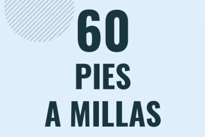 Profesor en pizarra explicando cuanto es 60 pies en millas o como pasar de 60 ft a mi