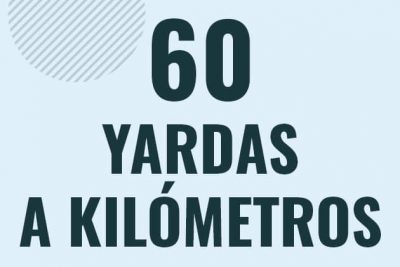 Profesor en pizarra explicando cuanto es 60 yardas en kilometros o como pasar de 60 yd a km