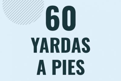 Profesor en pizarra explicando cuanto es 60 yardas en pies o como pasar de 60 yd a ft