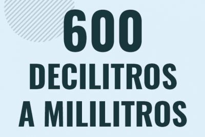 Profesor en pizarra explicando cuanto es 600 decilitros en mililitros o como pasar de 600 dl a ml