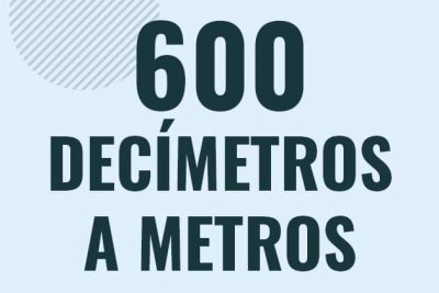 Profesor en pizarra explicando cuanto es 600 decimetros en metros o como pasar de 600 dm a m
