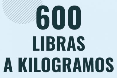 Profesor en pizarra explicando cuanto es 600 libras en kilogramos o como pasar de 600 lb a kg