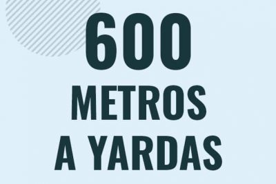 Profesor en pizarra explicando cuanto es 600 metros en yardas o como pasar de 600 m a yd