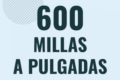 Profesor en pizarra explicando cuanto es 600 millas en pulgadas o como pasar de 600 mi a in
