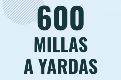 Profesor en pizarra explicando cuanto es 600 millas en yardas o como pasar de 600 mi a yd