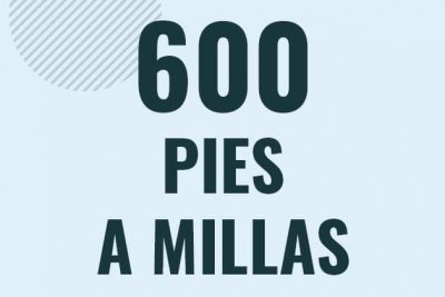 Profesor en pizarra explicando cuanto es 600 pies en millas o como pasar de 600 ft a mi