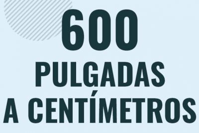 Profesor en pizarra explicando cuanto es 600 pulgadas en centimetros o como pasar de 600 in a cm