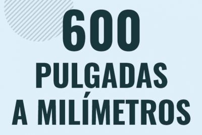 Profesor en pizarra explicando cuanto es 600 pulgadas en milimetros o como pasar de 600 in a mm