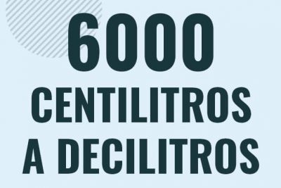 Profesor en pizarra explicando cuanto es 6000 centilitros en decilitros o como pasar de 6000 cl a dl