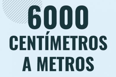 Profesor en pizarra explicando cuanto es 6000 centimetros en metros o como pasar de 6000 cm a m