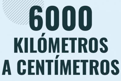Profesor en pizarra explicando cuanto es 6000 kilometros en centimetros o como pasar de 6000 km a cm