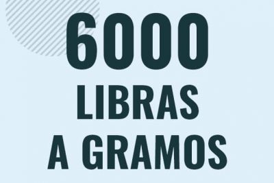 Profesor en pizarra explicando cuanto es 6000 libras en gramos o como pasar de 6000 lb a g