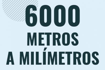 Profesor en pizarra explicando cuanto es 6000 metros en milimetros o como pasar de 6000 m a mm