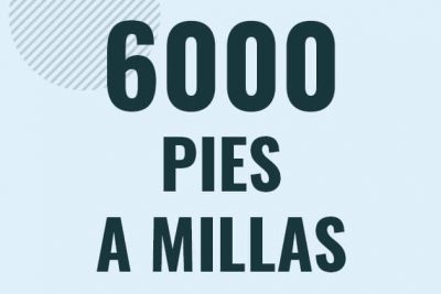 Profesor en pizarra explicando cuanto es 6000 pies en millas o como pasar de 6000 ft a mi