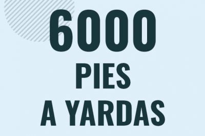 Profesor en pizarra explicando cuanto es 6000 pies en yardas o como pasar de 6000 ft a yd