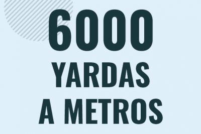Profesor en pizarra explicando cuanto es 6000 yardas en metros o como pasar de 6000 yd a m