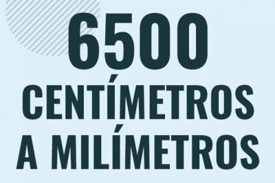 Profesor en pizarra explicando cuanto es 6500 centimetros en milimetros o como pasar de 6500 cm a mm