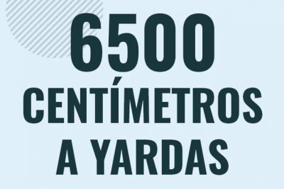 Profesor en pizarra explicando cuanto es 6500 centimetros en yardas o como pasar de 6500 cm a yd