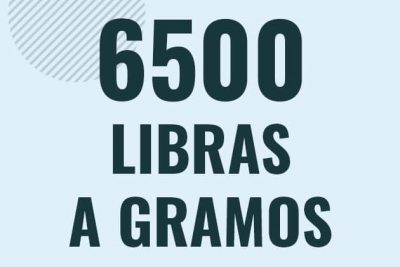 Profesor en pizarra explicando cuanto es 6500 libras en gramos o como pasar de 6500 lb a g
