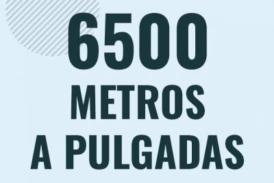 Profesor en pizarra explicando cuanto es 6500 metros en pulgadas o como pasar de 6500 m a in