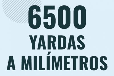 Profesor en pizarra explicando cuanto es 6500 yardas en milimetros o como pasar de 6500 yd a mm