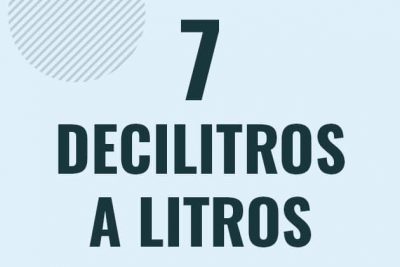 Profesor en pizarra explicando cuanto es 7 decilitros en litros o como pasar de 7 dl a l