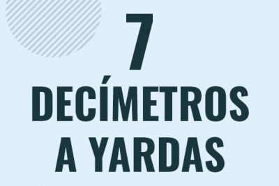 Profesor en pizarra explicando cuanto es 7 decimetros en yardas o como pasar de 7 dm a yd