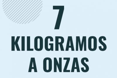 Profesor en pizarra explicando cuanto es 7 kilogramos en onzas o como pasar de 7 kg a oz