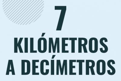 Profesor en pizarra explicando cuanto es 7 kilometros en decimetros o como pasar de 7 km a dm