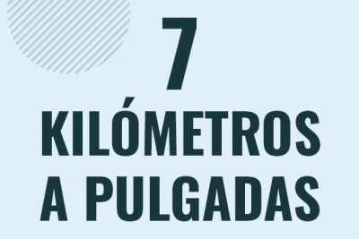 Profesor en pizarra explicando cuanto es 7 kilometros en pulgadas o como pasar de 7 km a in