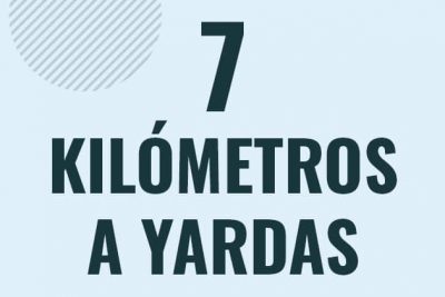 Profesor en pizarra explicando cuanto es 7 kilometros en yardas o como pasar de 7 km a yd