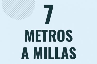 Profesor en pizarra explicando cuanto es 7 metros en millas o como pasar de 7 m a mi