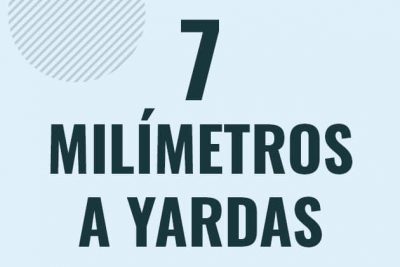Profesor en pizarra explicando cuanto es 7 milimetros en yardas o como pasar de 7 mm a yd