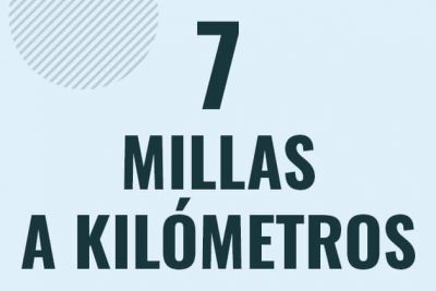 Profesor en pizarra explicando cuanto es 7 millas en kilometros o como pasar de 7 mi a km