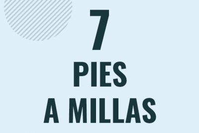 Profesor en pizarra explicando cuanto es 7 pies en millas o como pasar de 7 ft a mi