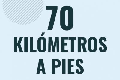 Profesor en pizarra explicando cuanto es 70 kilometros en pies o como pasar de 70 km a ft