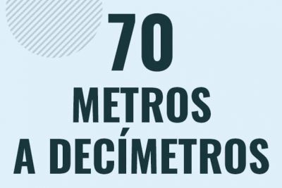 Profesor en pizarra explicando cuanto es 70 metros en decimetros o como pasar de 70 m a dm