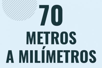 Profesor en pizarra explicando cuanto es 70 metros en milimetros o como pasar de 70 m a mm