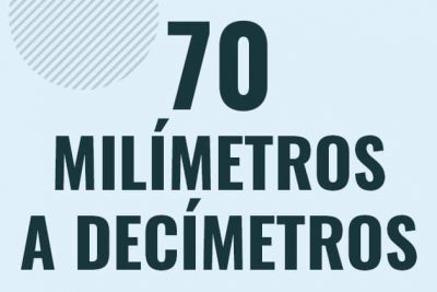 Profesor en pizarra explicando cuanto es 70 milimetros en decimetros o como pasar de 70 mm a dm