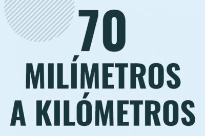 Profesor en pizarra explicando cuanto es 70 milimetros en kilometros o como pasar de 70 mm a km