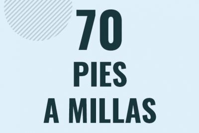 Profesor en pizarra explicando cuanto es 70 pies en millas o como pasar de 70 ft a mi