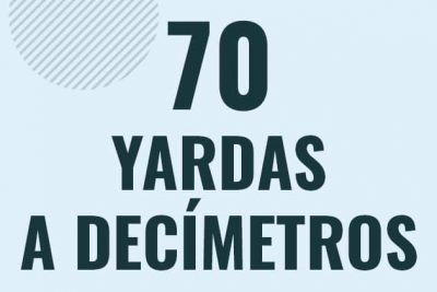 Profesor en pizarra explicando cuanto es 70 yardas en decimetros o como pasar de 70 yd a dm