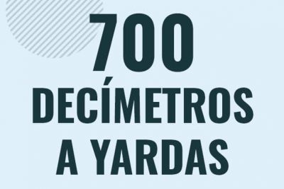 Profesor en pizarra explicando cuanto es 700 decimetros en yardas o como pasar de 700 dm a yd