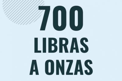 Profesor en pizarra explicando cuanto es 700 libras en onzas o como pasar de 700 lb a oz