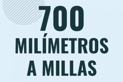 Profesor en pizarra explicando cuanto es 700 milimetros en millas o como pasar de 700 mm a mi