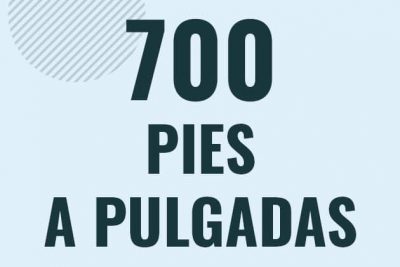 Profesor en pizarra explicando cuanto es 700 pies en pulgadas o como pasar de 700 ft a in