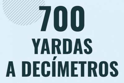 Profesor en pizarra explicando cuanto es 700 yardas en decimetros o como pasar de 700 yd a dm